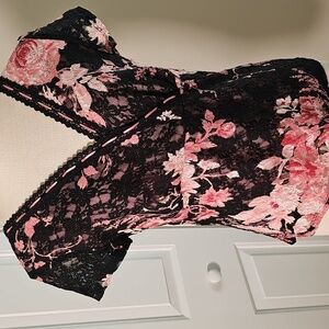 Floral Lace Y2K Babydoll V-Neck Top - Black and Pink. Size Meduim